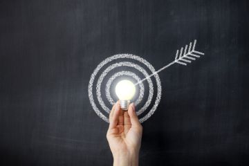 Arrow hitting a lightbulb Arrow hitting a lightbulb
