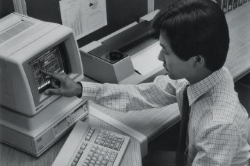 Man using Hewlett Packard HP-150 touchscreen computer Man using Hewlett Packard HP-150 touchscreen computer