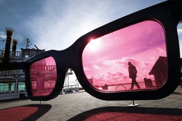 In Bodden harbour, large pink glasses Sea Pink II by Marc Moser, sculptor from Switzerland In Bodden harbour, large pink glasses Sea Pink II by Marc Moser, sculptor from Switzerland