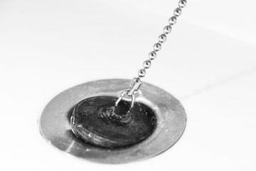 Plug being pulled Plug being pulled