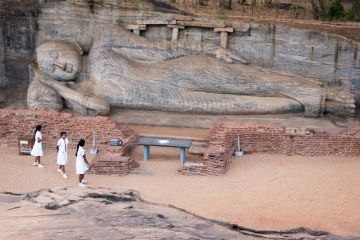 Reclining Buddha statue at Polonnaruwa Reclining Buddha statue at Polonnaruwa