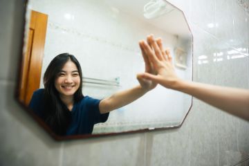 Reflection in mirror