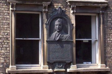 Rhodes bust in Oxford