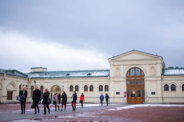 Saint Petersburg State University Graduate School of Management (GSOM) students Saint Petersburg State University Graduate School of Management (GSOM) students