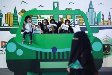 Saudi women driving Saudi women driving