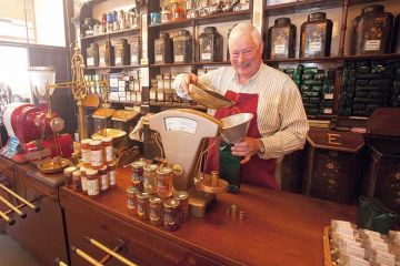 shopkeeper-measuring