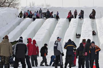 snow_deep lines_crowds