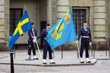 Soldiers with flags at the courtyard of the Royal Palace in Stockholm, Sweden Soldiers with flags at the courtyard of the Royal Palace in Stockholm, Sweden