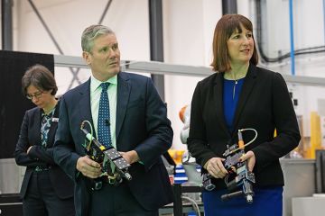 Keir Starmer (L) and Rachel Reeves, hold drills during a visit to University College London.