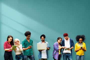 Students reading online articles Students reading online articles