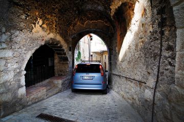 Car squeezing through a narrow arch