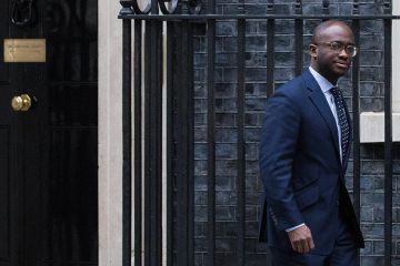 Sam Gyimah walks past 10 Downing Street