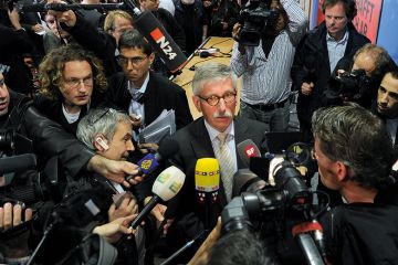 Thilo Sarrazin Presents his book 'Deutschland Schafft Sich Ab'