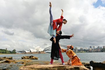 Performers from a Chinese ballet company perform in front of the Australia's iconic landmarks Opera House and Harbour Bridge in Sydney Performers from a Chinese ballet company perform in front of the Australia's iconic landmarks Opera House and Harbour Bridge in Sydney
