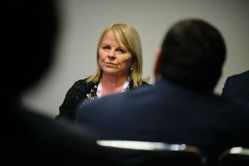 Lynn Dobbs at THE Live