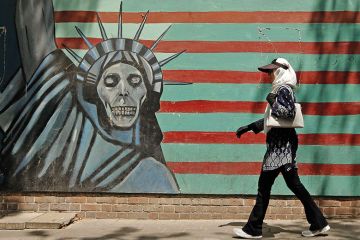 us-flag-mural-tehran us-flag-mural-tehran
