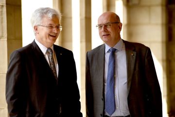 Melbourne vice-chancellor Glyn Davis and Birmingham head Sir David Eastwood have signed a new cooperation agreement involving more joint PhDs Vice-chancellors of the University of Melbourne and university of birmingham