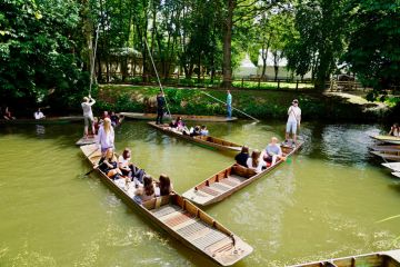 Punts on River Cherwell, Oxford Visitor punting on river Cherwell in Oxford