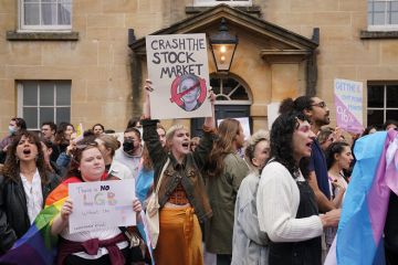 People protest in Oxford about Kathleen Stock People protest about Kathleen Stock to illustrate OfS’ delayed Stock investigation ‘shows free speech difficulties’