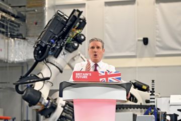 Labour Party leader Keir Starmer gives a speech at the National Composites Centre in the Bristol & Bath Science Park on January 4, 2024 in Bristol, United Kingdom to illustrate Labour and research