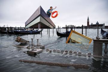 Montage of a person throwing a lifebuoy in Venice with painting and statues sinking in the water Montage of a person throwing a lifebuoy in Venice with painting and statues sinking in the water to illustrate Why my university is investing more than ever in arts and humanities