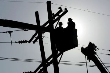Utility workers repair a power line.jpg Utility workers repair a power line to show The 10-year programme aims to reshape America’s economy by spending big on transport projects, advanced manufacturing and clean energy.
