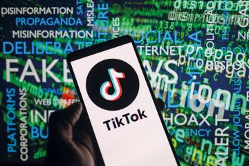 TikTok icon logo displayed on a smartphone with disinformation on screen in the background TikTok icon logo displayed on a smartphone with disinformation on screen in the background to illustrate Students are ‘learning’ about Israel-Hamas from TikTok. We must step up