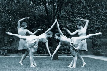 Morris dancers rehearsing a mirror dance Morris dancers rehearsing a mirror dance to illustrate Can a ‘parallel publishing system’ work for the EU?