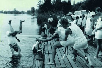 Jump off_water_dive_upsidedown_decking