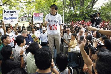 Chee Soon Juan gives speech, speakers corner Chee Soon Juan gives speech, speakers corner