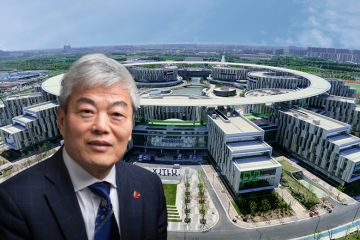 Youmin Xi and Xi’an Jiaotong-Liverpool University (XJTLU) Entrepreneur College in the background. Youmin Xi and Xi’an Jiaotong-Liverpool University (XJTLU) Entrepreneur College in the background.