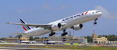 An Air France plane takes off, symbolising French internationalisation An Air France plane takes off, symbolising French internationalisation