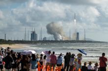 A Chinese Long March 12 carrier rocket blasts off from the Hainan commercial spacecraft launch site on 17 September 2026. A Chinese Long March 12 carrier rocket blasts off from the Hainan commercial spacecraft launch site on 17 September 2026.