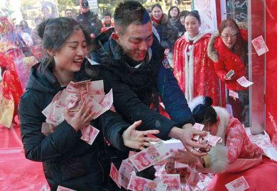 Chinese tourists catch money
