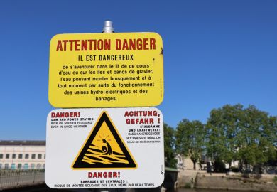 French sign warning of the danger of swimming