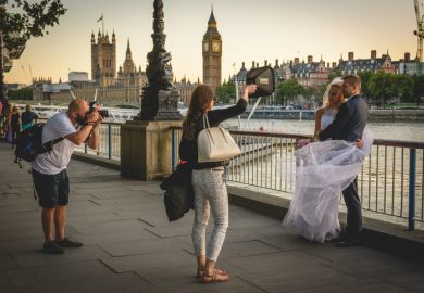 Wedding photo shooting on the South Bank