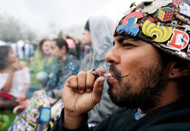 man-hat-smoking man-hat-smoking