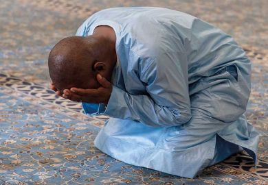 praying-muslim praying-muslim