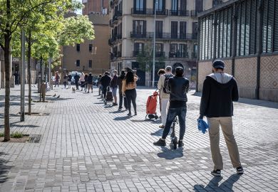 2020/04/14: People wait in a queue at a social distance to enter a supermarket during the Covid-19 crisis, Spain.