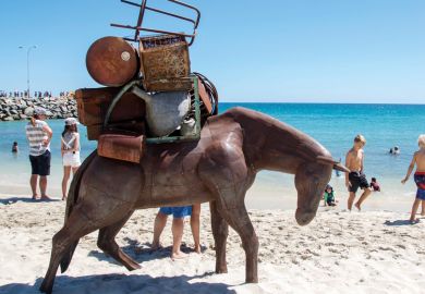 horse model_beac_sea_baggage on back_stacked