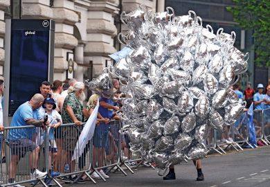  A street vendor with trophy balloons to illustrate Students rate UK courses highly despite challenges