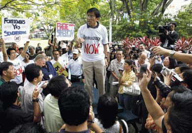 Chee Soon Juan gives speech, speakers corner