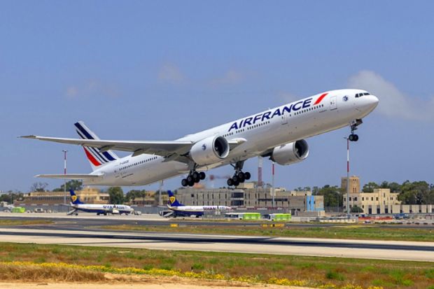 An Air France plane takes off, symbolising French internationalisation An Air France plane takes off, symbolising French internationalisation