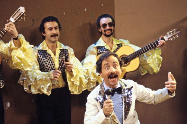Andrew Sachs singing as 'Manuel', Fawlty Towers Andrew Sachs singing as 'Manuel', Fawlty Towers