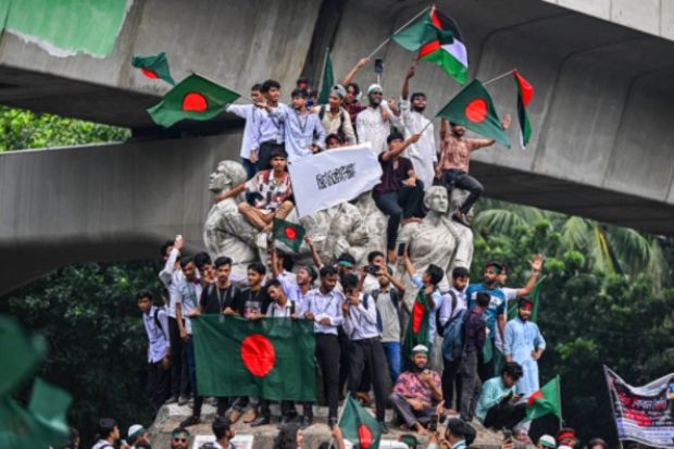 The Anti-Discrimination Student and other activist movements hold the 'Shahidi March' at Dhaka University on September 5, 2024, marking one month since the removal of the Awami League government by the student movement. 