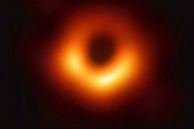 Black hole image taken by Event Horizon Telescope released 10 April 2019
