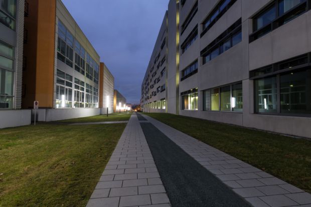 Campus der Technischen Universität Chemnitz am Abend