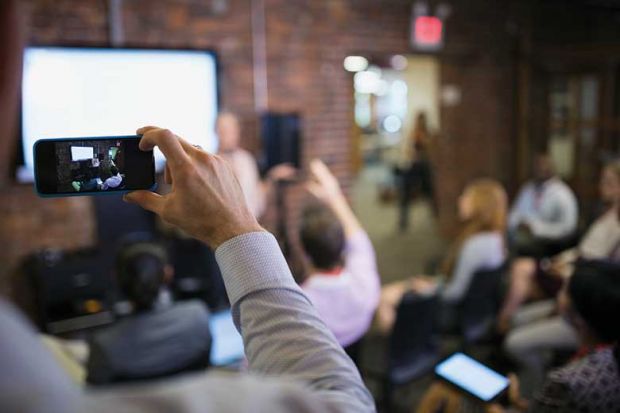 filming-on-phones filming-on-phones