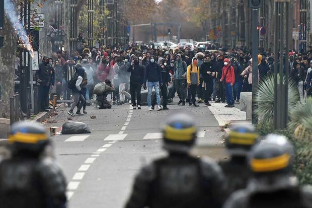 french-street-riot french-street-riot