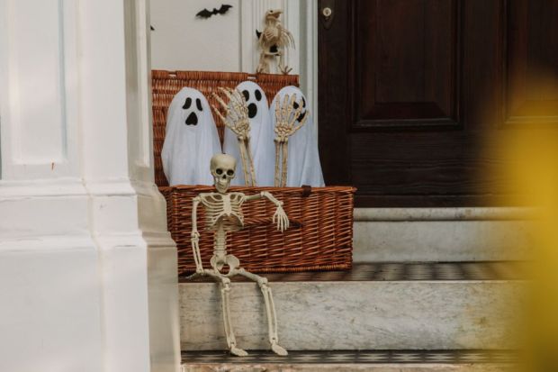 Skeleton waiting Skeleton waiting